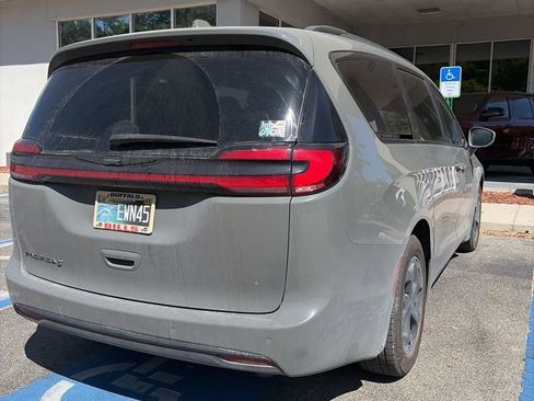 Used 2021 Chrysler Pacifica Limited w/ S Appearance Package image 13