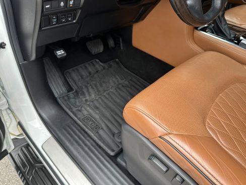 Used 2023 INFINITI QX80 Sensory w/ Cargo Package AWD/4WD image 17