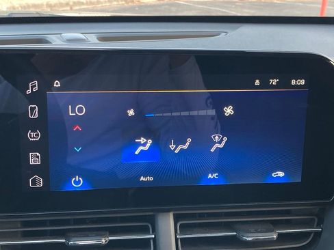 Used 2025 Chevrolet Trax LT w/ LT Convenience Package image 19