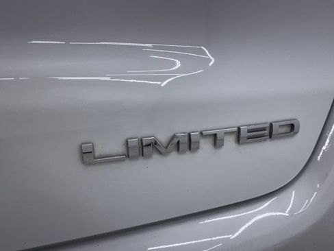 Used 2025 Jeep Compass Limited AWD/4WD image 12