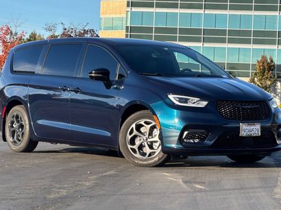 Used 2023 Chrysler Pacifica Limited w/ S Appearance Package