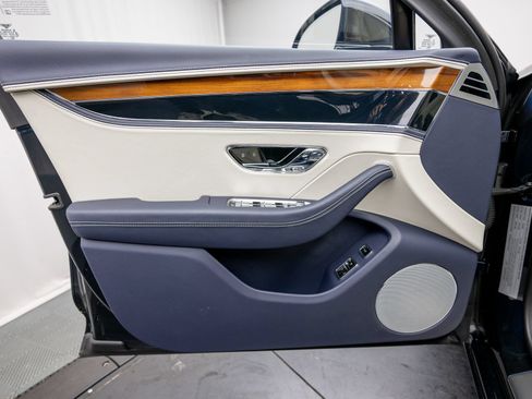 Certified 2023 Bentley Flying Spur V8 AWD/4WD image 39