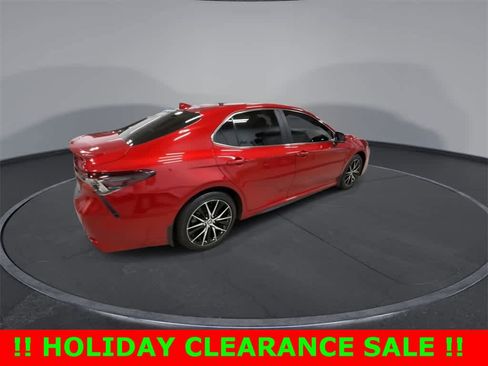 Used 2024 Toyota Camry SE image 8