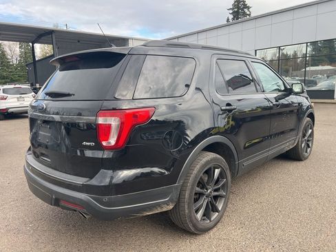 Used 2019 Ford Explorer XLT w/ Equipment Group 202A image 4