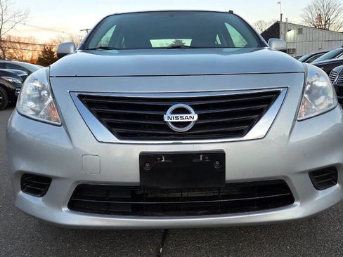 Used 2013 Nissan Versa SV image 4