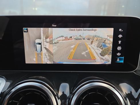 Used 2020 Mercedes-Benz GLB 250 4MATIC w/ Premium Package image 26