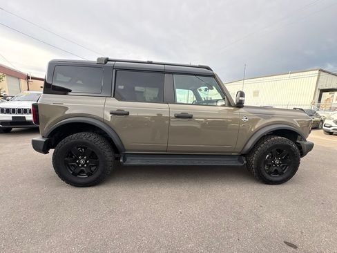 Used 2025 Ford Bronco Outer Banks AWD/4WD image 2