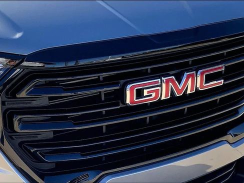 Used 2024 GMC Terrain SLE w/ Elevation Edition FWD image 28