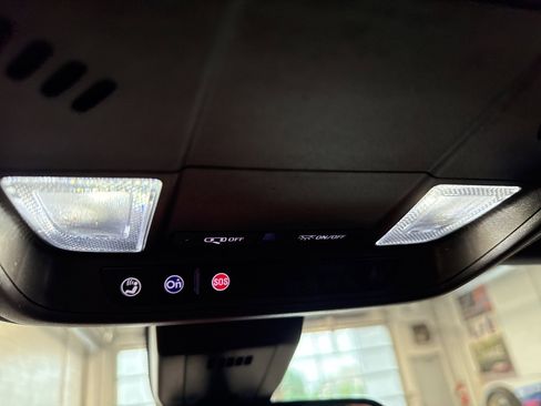 Used 2022 Chevrolet Equinox RS w/ Infotainment Package image 17