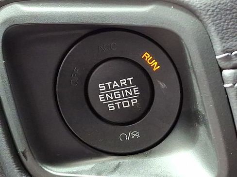 Used 2025 Jeep Wrangler Unlimited Sahara image 22