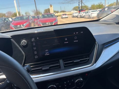 Used 2025 Chevrolet Trax LT FWD image 20