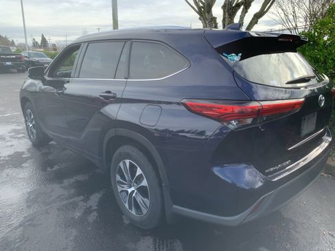 Used 2020 Toyota Highlander XLE image 2