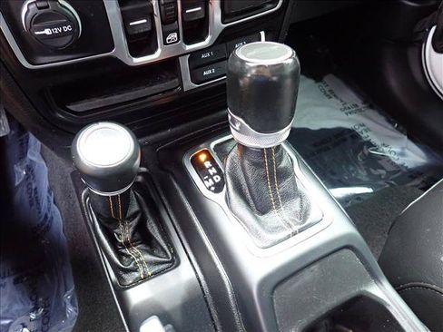 Used 2021 Jeep Gladiator Overland AWD/4WD image 18