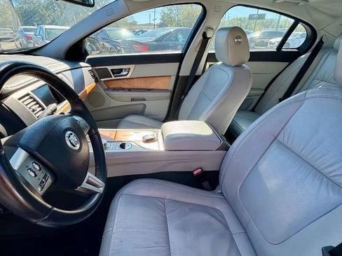 Used 2010 Jaguar XF Luxury image 11