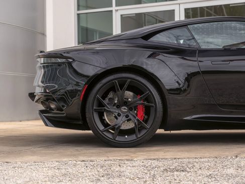 Used 2019 Aston Martin DBS Superleggera image 9