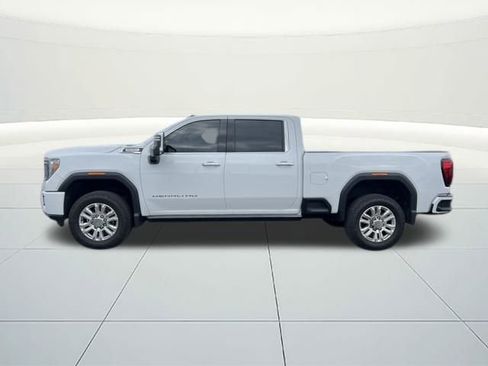 Used 2022 GMC Sierra 3500 Denali image 2