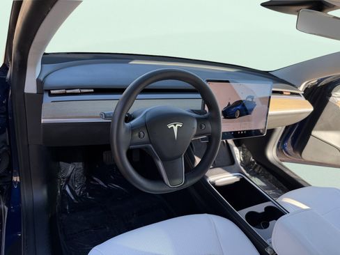 Used 2022 Tesla Model 3 Standard Range image 12