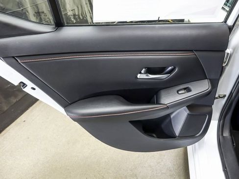 Used 2025 Nissan Sentra SR image 23