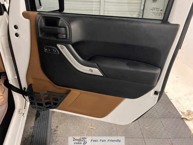 Used 2014 Jeep Wrangler Unlimited Sahara w/ Dual Top Group AWD/4WD image 32