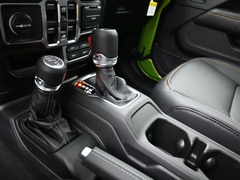 New 2026 Jeep Wrangler Unlimited Sahara AWD/4WD image 25