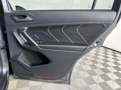 Used 2024 Volkswagen Tiguan SE w/ Panoramic Sunroof Package AWD/4WD image 30