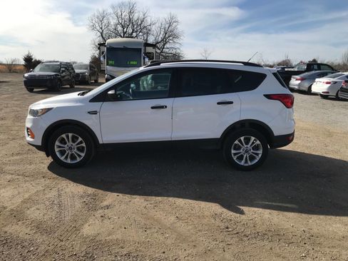 Used 2019 Ford Escape S image 2