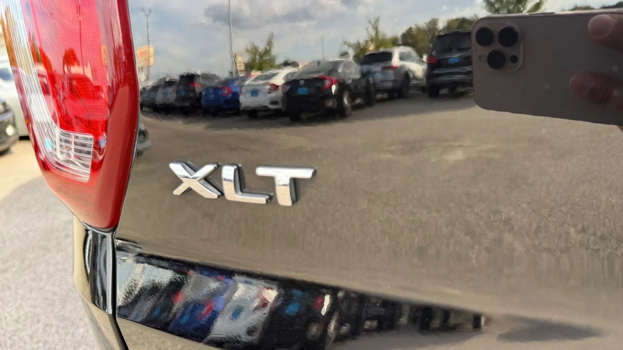 Used 2017 Ford Explorer XLT w/ Equipment Group 202A FWD image 9