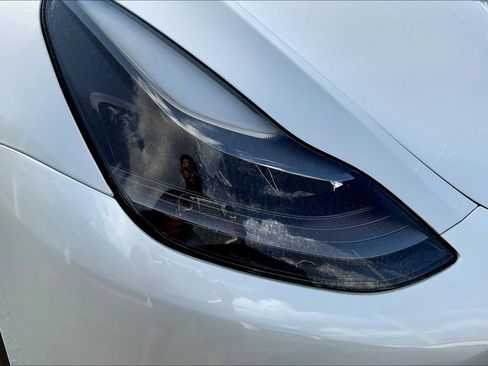 Used 2023 Tesla Model Y Long Range AWD/4WD image 23