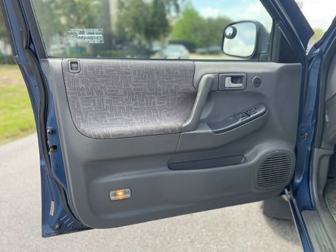 Used 2002 Isuzu Rodeo Sport RWD image 25