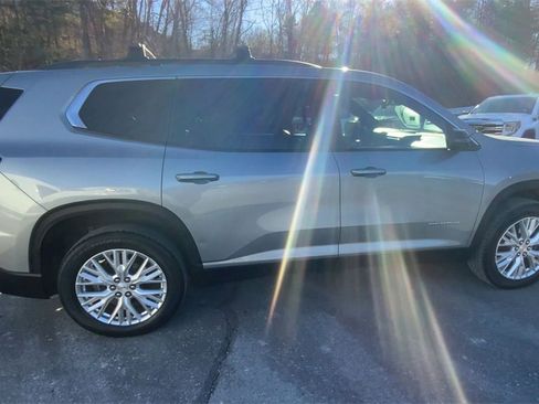 Used 2024 GMC Acadia Elevation image 10