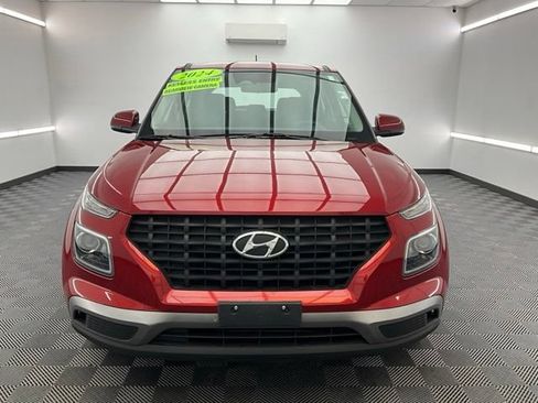 Used 2024 Hyundai Venue SE FWD image 2