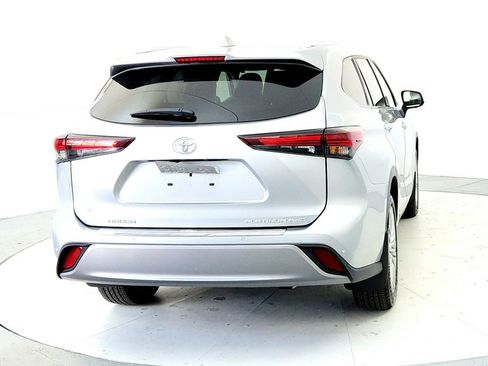 Used 2024 Toyota Highlander Platinum AWD/4WD image 5