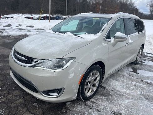 Used 2017 Chrysler Pacifica Limited image 10