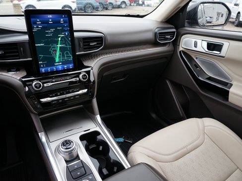 Used 2022 Ford Explorer Platinum image 23