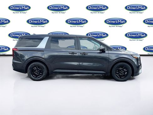 Used 2025 Kia Carnival FWD image 8