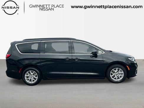 Used 2022 Chrysler Pacifica Touring-L image 4