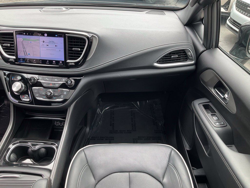 Used 2023 Chrysler Pacifica Limited w/ S Appearance Package FWD image 55