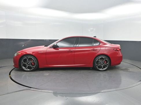 Used 2023 Alfa Romeo Giulia Veloce image 2