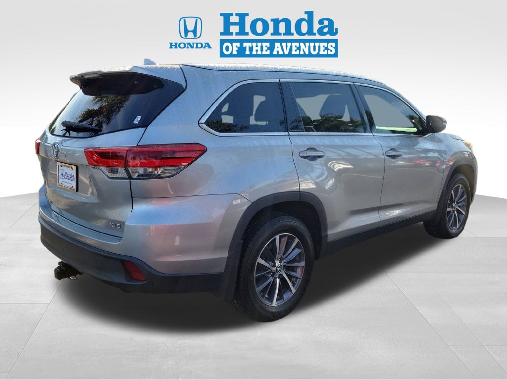 Used 2019 Toyota Highlander XLE FWD image 4