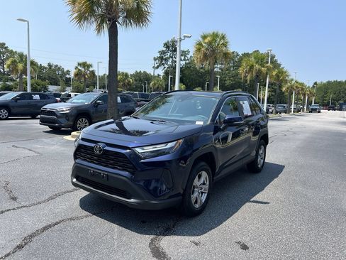Used 2022 Toyota RAV4 XLE w/ Convenience Package FWD image 5