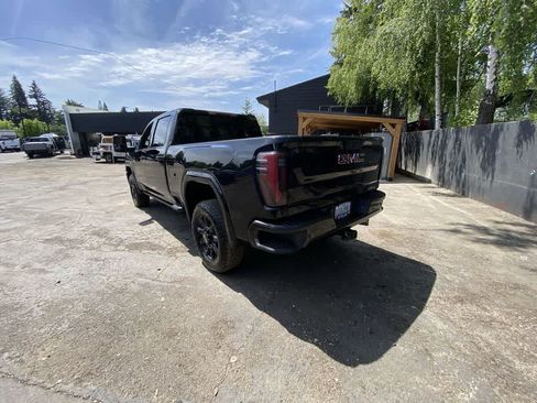 Used 2024 GMC Sierra 2500 AT4 w/ AT4 Premium Plus Package AWD/4WD image 4