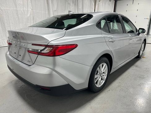 Used 2025 Toyota Camry LE image 7