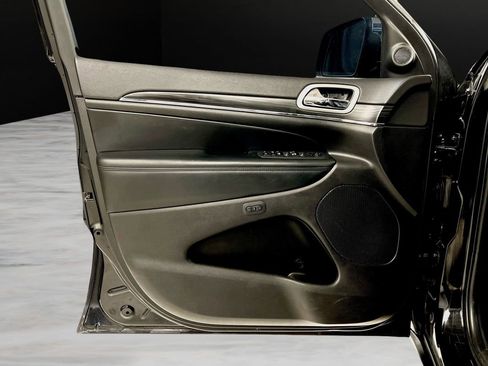 Used 2021 Jeep Grand Cherokee Limited image 34