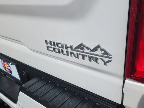Used 2024 Chevrolet Silverado 2500 High Country w/ Technology Package AWD/4WD image 14