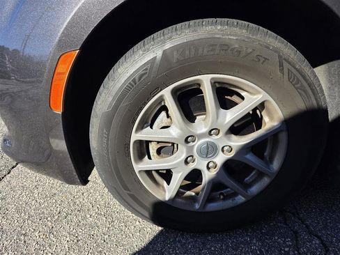 Used 2021 Chrysler Voyager Lxi image 8