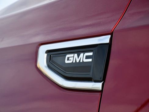Used 2022 GMC Yukon Denali w/ Advanced Technology Package AWD/4WD image 10
