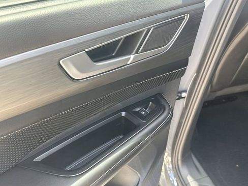 Certified 2024 Volkswagen Atlas Cross Sport SE image 12