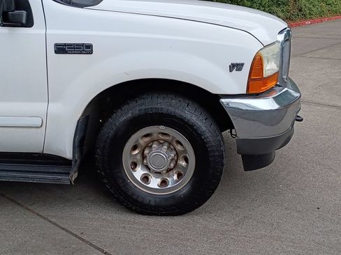 Used 2001 Ford F250 2WD SuperCab Super Duty image 2