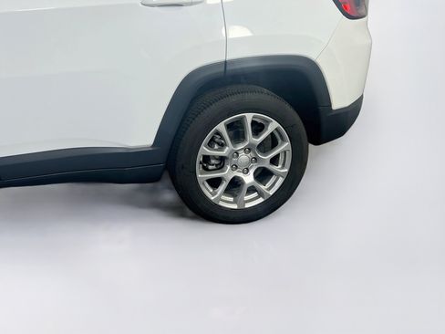 Used 2024 Jeep Compass Latitude AWD/4WD image 28
