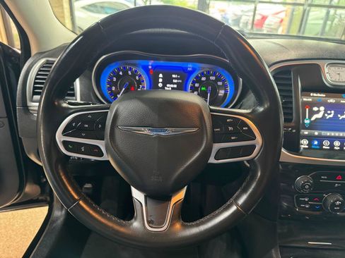 Used 2022 Chrysler 300 Touring RWD image 23
